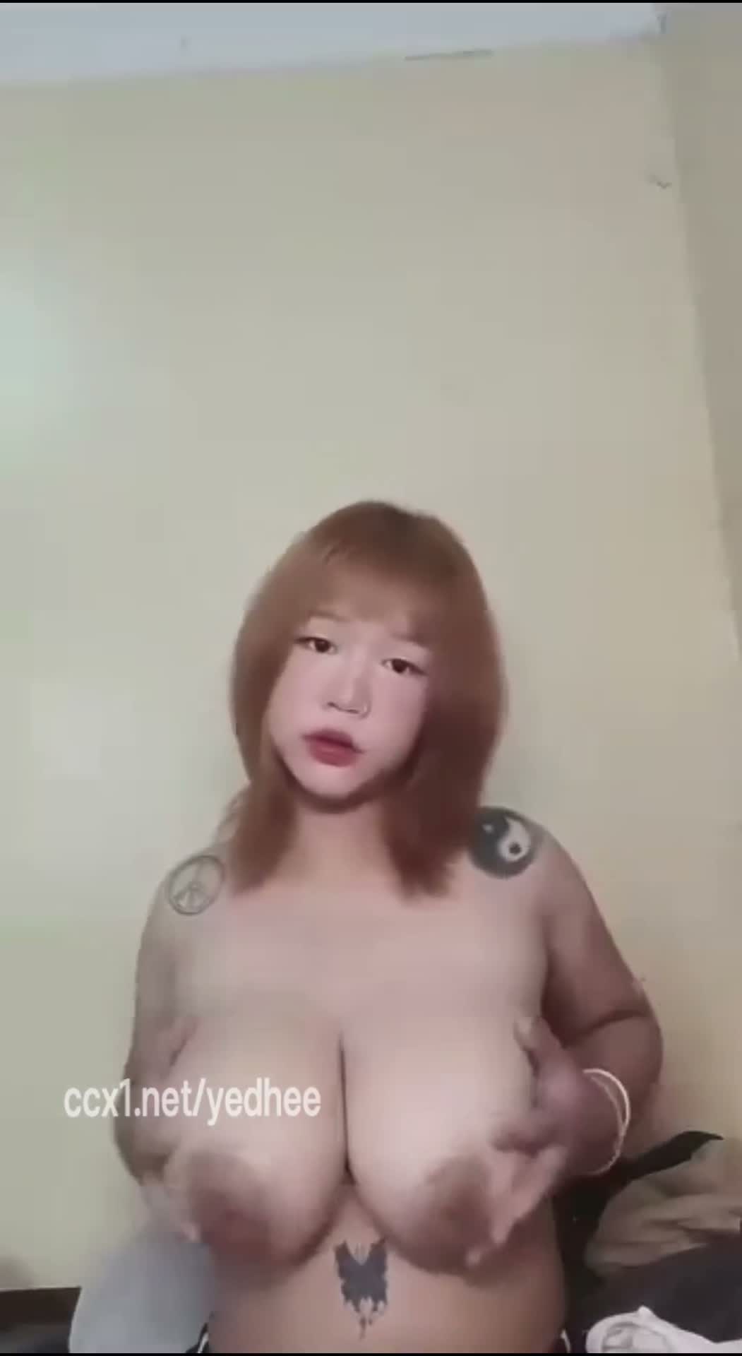 คลิปหลุดใหม่ คลิปหลุดทางบ้าน สาวอวบนมใหญ่ เงี่ยนตั้งกล้องขย้ำนมโชว์เสียว น่าเย็ดจัดเปิดนมน่าดูดมากเห็นแล้วอยากเอาควยยัดร่องนมเลย โคตรเด็ด OnlyFans ปี 2026 ชัดเต็มจอ